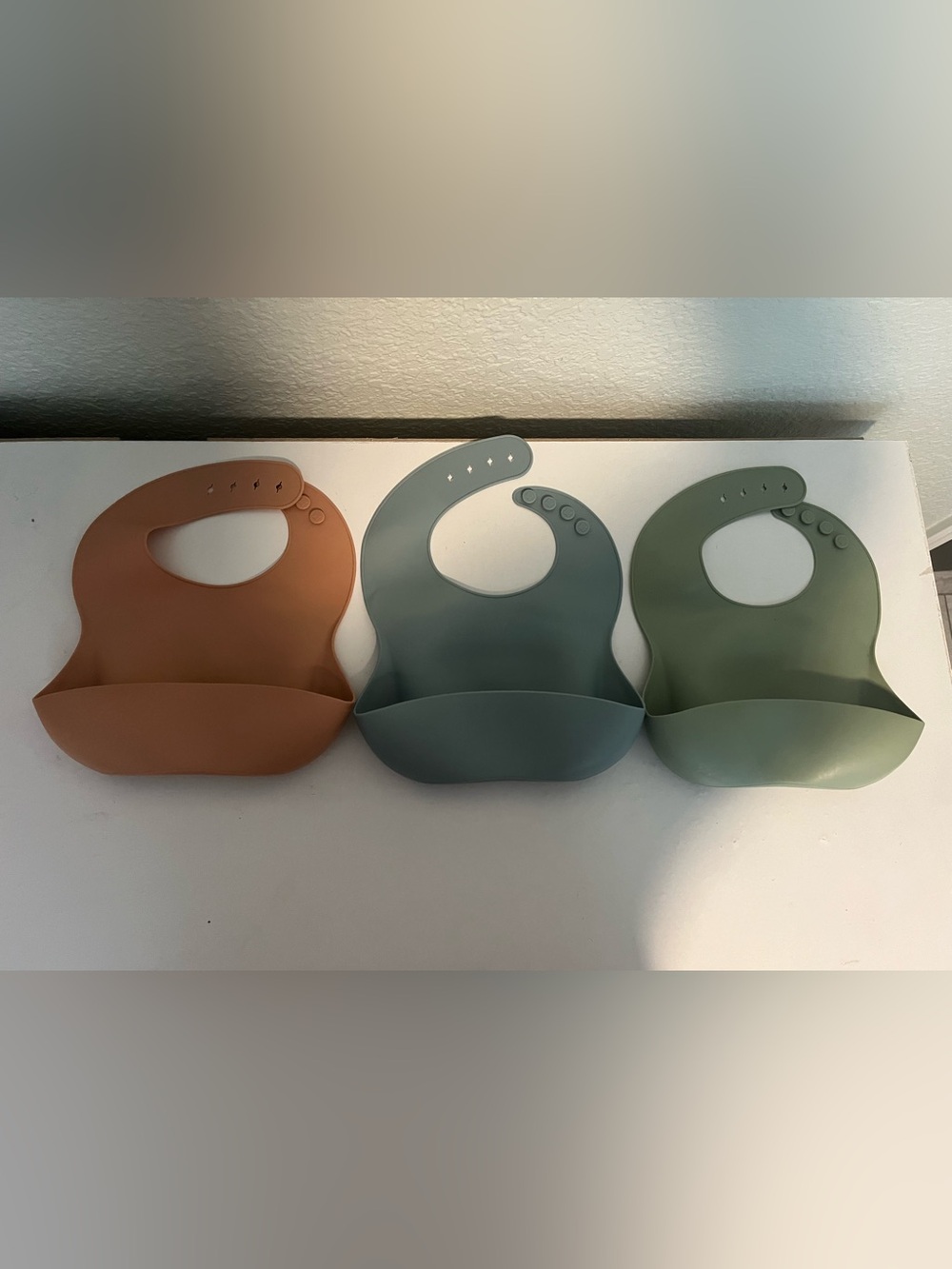 Moonkie silicone BPA free bibs set of 3 with Food Catcher